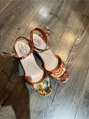 Me Too Multicolor Printed Ankle-Strap summer wedge sandal Sz 8.5